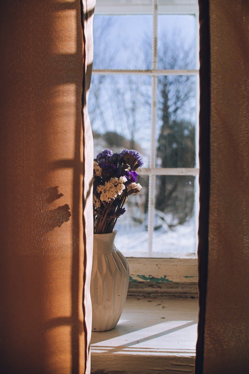 Innglassing av balkong og terrasse: mer lys, mindre vær